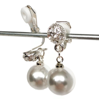 Chique clipoorbellen (kunststof) parel met glitters, hangoorbellen